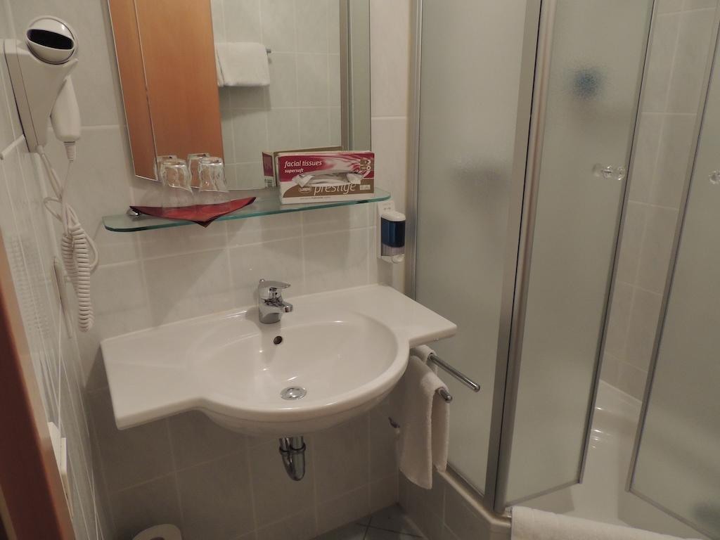 Hotel-Gasthof Eberherr Forstinning Cameră foto